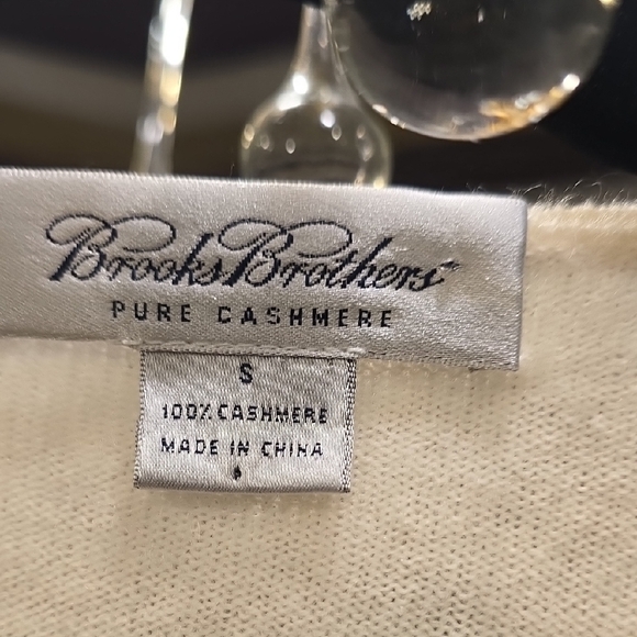 Brooks Brothers Women's Classic Cream Crew Neck Sweater - Picture 2 of 12